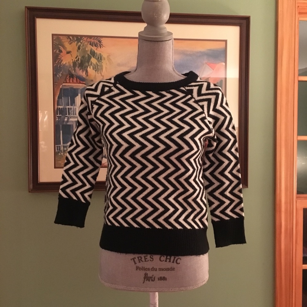 BB Dakota x-small zigzag Black & White sweater